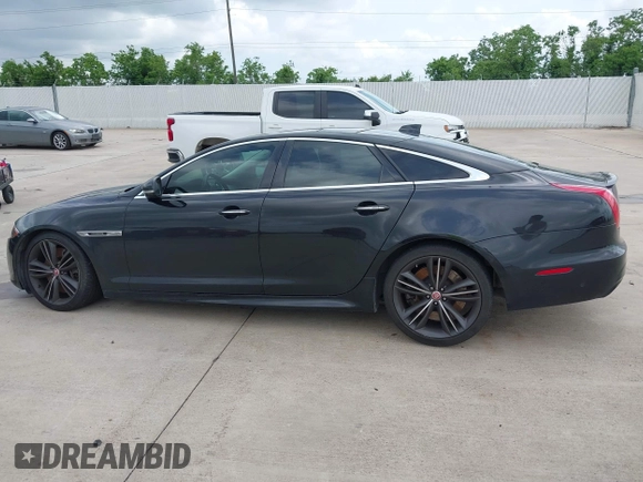 2019 Jaguar XJ z VIN SAJWA1CEXKMW22140, wystawiony jako IAAI lot #42113507 z przebiegiem 24 207 mil mil oraz . Historia ofert i sprzedaży dostępna na DreamBid. Obrazek 14.