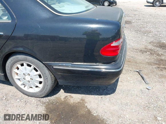 2000 Mercedes-Benz E 320 with VIN WDBJF65J2YB105399, listed as a IAAI auction lot 42076107 with 277,701 mi miles and . Bid and sale history available at DreamBid. Image 11.