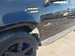 2008 Cadillac Escalade EXT z VIN 3GYFK62808G147107, wystawiony jako IAAI lot #41397796 z przebiegiem Nie podano mil oraz . Historia ofert i sprzedaży dostępna na DreamBid. Obrazek 6.