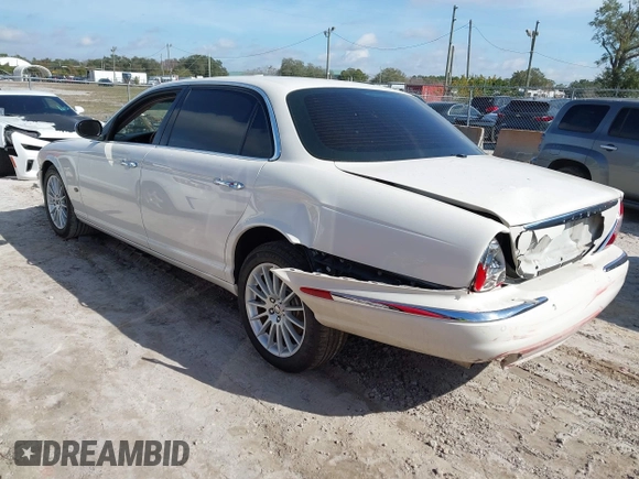 2007 Jaguar XJ with VIN SAJWA79B27SH14560, listed as a IAAI auction lot 41442056 with 1 mi miles. Bid and sale history available at carsss.com. Image 3.