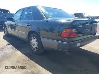 1993 Mercedes-Benz 400 with VIN WDBEA34E6PB942402, listed as a IAAI auction lot 41855899 with 124,065 mi miles. Bid and sale history available at carsss.com. Image 3.