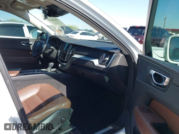 2018 Volvo XC60 Momentum с VIN YV4102RKXJ1041197, выставлен на аукционе IAAI как лот 42438998 с пробегом 110 977 миль миль и . История ставок и продаж доступна на DreamBid. Изображение 5.