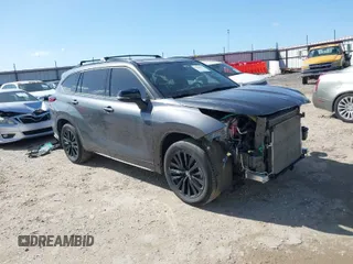 2023 Toyota Highlander L z VIN 5TDKDRBH2PS018687, wystawiony jako IAAI lot #41709063 z przebiegiem 36 968 mil mil oraz . Historia ofert i sprzedaży dostępna na DreamBid. Obrazek 1.