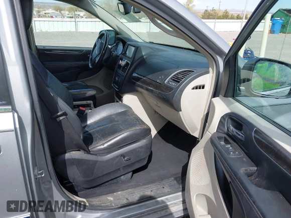 2013 Chrysler Town & Country Limited with VIN 2C4RC1GGXDR548106, listed as a IAAI auction lot 41890220 with 189,908 mi miles. Bid and sale history available at carsss.com. Image 5.