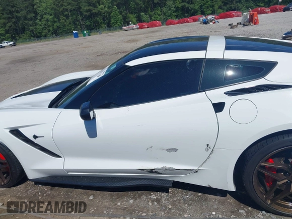 2014 Chevrolet Corvette Z51 3LT z VIN 1G1YM2D71E5116935, wystawiony jako IAAI lot #42341161 z przebiegiem 105 686 mil mil oraz . Historia ofert i sprzedaży dostępna na DreamBid. Obrazek 14.