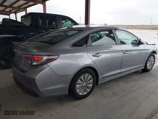 2017 Hyundai Sonata Hybrid SE with VIN KMHE24L14HA048579, listed as a IAAI auction lot 41018016 with 92,342 mi miles. Bid and sale history available at carsss.com. Image 4.