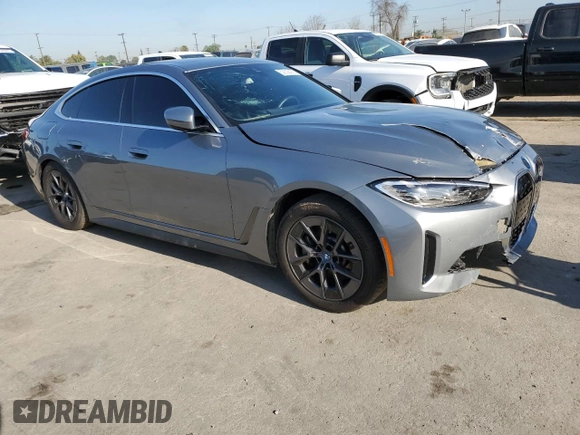 2024 BMW i4 eDrive35 z VIN WBY43AW07RFS38250, wystawiony jako Copart lot #52638435 z przebiegiem 11 567 mil mil oraz Szkody całkowita. Historia ofert i sprzedaży dostępna na DreamBid. Obrazek 4.
