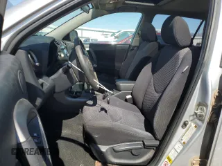 2007 Toyota RAV4 Sport z VIN JTMBK32V176020732, wystawiony jako Copart lot #50323625 z przebiegiem 186 763 mil mil oraz Czysty tytuł • Clean title. Historia ofert i sprzedaży dostępna na DreamBid. Obrazek 7.