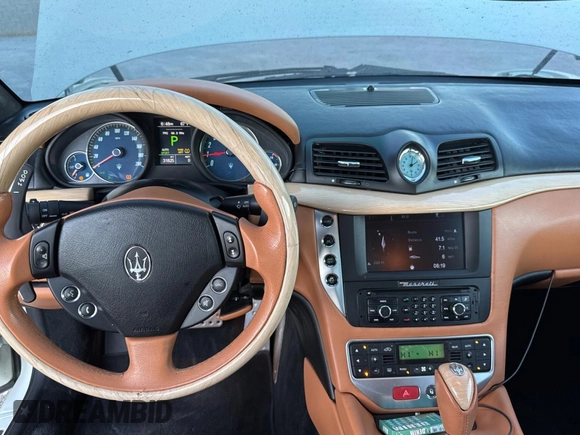 2012 Maserati GranTurismo S z VIN ZAM45KLA1C0061862, wystawiony jako Copart lot #87091844 z przebiegiem 31 825 mil mil oraz Czysty tytuł • Clean title. Historia ofert i sprzedaży dostępna na DreamBid. Obrazek 9.