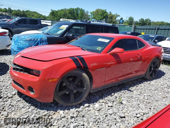 2013 Chevrolet Camaro LS z VIN 2G1FE1E32D9207577, wystawiony jako Copart lot #57692525 z przebiegiem 89 453 mil mil oraz Czysty tytuł • Clean title. Historia ofert i sprzedaży dostępna na DreamBid. Obrazek 1.