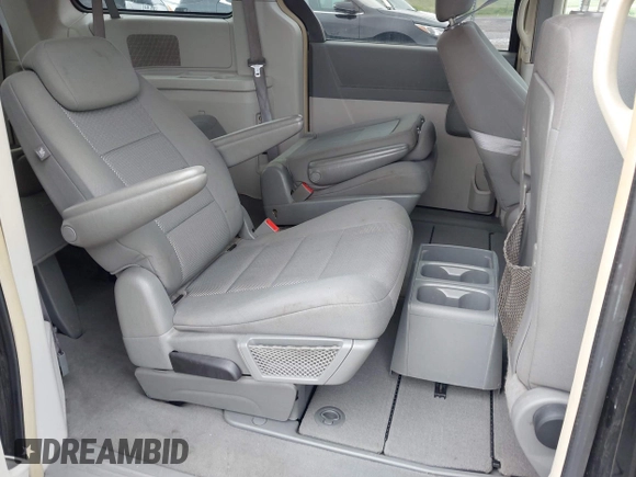 2009 Dodge Grand Caravan SXT z VIN 2D8HN54109R596185, wystawiony jako IAAI lot #42382133 z przebiegiem 207 882 mil mil oraz . Historia ofert i sprzedaży dostępna na DreamBid. Obrazek 8.