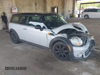 2011 MINI Clubman z VIN WMWZF3C55BTX82020, wystawiony jako IAAI lot #42231067 z przebiegiem 198 809 mil mil oraz . Historia ofert i sprzedaży dostępna na DreamBid. Obrazek 1.