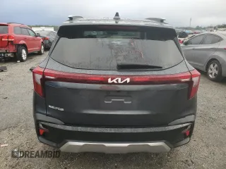 2024 Kia Seltos EX z VIN KNDER2AA2R7606483, wystawiony jako Copart lot #86701254 z przebiegiem 15 965 mil mil oraz Szkoda całkowita • Salvage title. Historia ofert i sprzedaży dostępna na DreamBid. Obrazek 6.