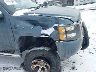 2007 Chevrolet Silverado 1500 LT w/1LT with VIN 2GCEK13M171527788, listed as a IAAI auction lot 41348280 with 136,305 mi miles. Bid and sale history available at carsss.com. Image 6.