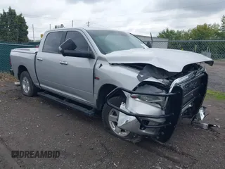 2017 Ram 1500 Big Horn z VIN 1C6RR7LM7HS880335, wystawiony jako IAAI lot #40455924 z przebiegiem 130 856 mil mil oraz . Historia ofert i sprzedaży dostępna na DreamBid. Obrazek 1.