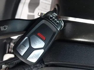 2022 Audi A5 Sportback S line Premium Plus z VIN WAUFACF5XNA009427, wystawiony jako IAAI lot #40203616 z przebiegiem 54 005 mil mil oraz . Historia ofert i sprzedaży dostępna na DreamBid. Obrazek 11.
