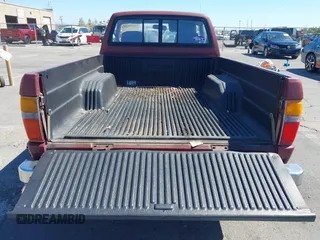 1988 Toyota Pickup с VIN JT4RN50A6J5133493, выставлен на аукционе IAAI как лот 40299081 с пробегом 105 705 миль миль и . История ставок и продаж доступна на DreamBid. Изображение 8.