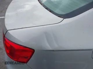 2011 Volkswagen Jetta SE z VIN 3VWDZ7AJ6BM368140, wystawiony jako IAAI lot #40918924 z przebiegiem 198 076 mil mil oraz . Historia ofert i sprzedaży dostępna na DreamBid. Obrazek 6.