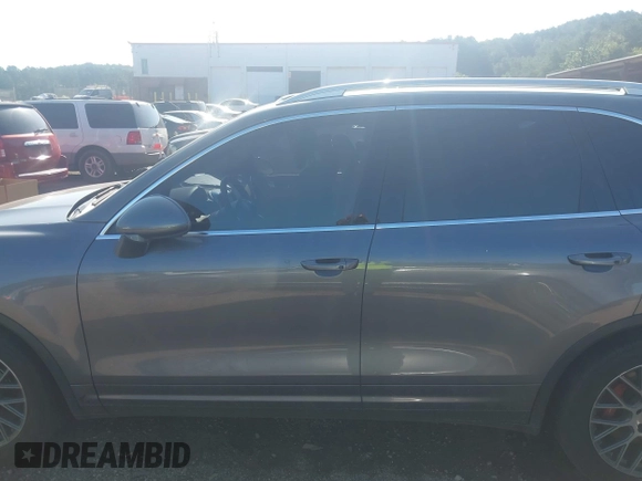 2012 Porsche Cayenne Turbo z VIN WP1AC2A29CLA81105, wystawiony jako IAAI lot #42618593 z przebiegiem 173 873 mil mil oraz . Historia ofert i sprzedaży dostępna na DreamBid. Obrazek 15.
