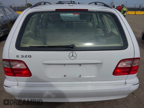 2001 Mercedes-Benz E-Class with VIN WDBJH65J31B364290, listed as a IAAI auction lot 41545677 with 162,040 mi miles. Bid and sale history available at carsss.com. Image 17.