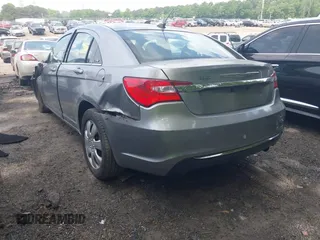 2014 Chrysler 200 LX z VIN 1C3CCBAB6EN211217, wystawiony jako IAAI lot #42169450 z przebiegiem 97 948 mil mil oraz . Historia ofert i sprzedaży dostępna na DreamBid. Obrazek 3.