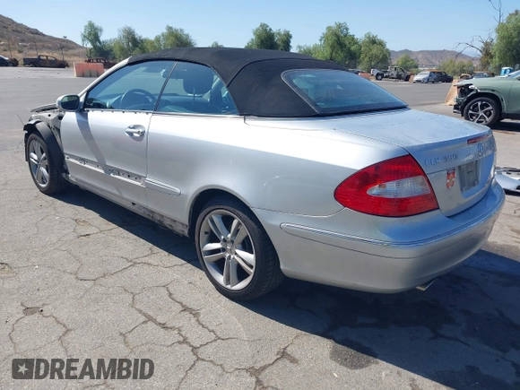 2007 Mercedes-Benz CLK 350 with VIN WDBTK56F27F228877, listed as a IAAI auction lot 42256623 with 158,017 mi miles and . Bid and sale history available at DreamBid. Image 3.