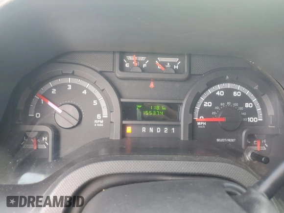 2009 Ford Econoline Cargo Commercial z VIN 1FTNE14W39DA37660, wystawiony jako Copart lot #51863435 z przebiegiem 155 374 mil mil oraz Czysty tytuł • Clean title. Historia ofert i sprzedaży dostępna na DreamBid. Obrazek 9.