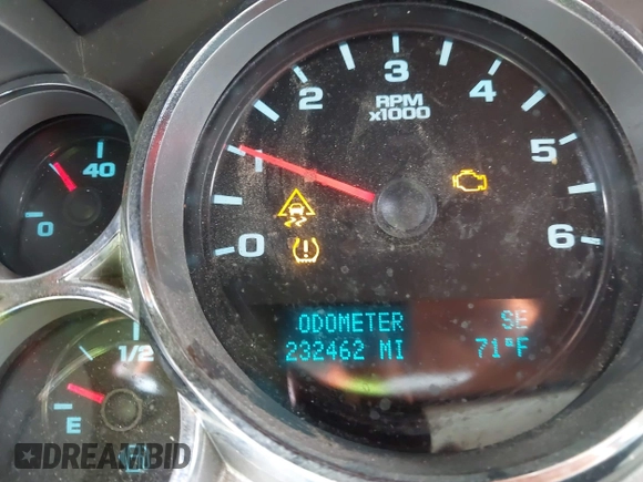 2011 Chevrolet Silverado 1500 LT with VIN 3GCPKSE33BG308883, listed as a IAAI auction lot 42130470 with 232,462 mi miles. Bid and sale history available at carsss.com. Image 15.