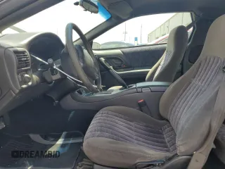 2002 Chevrolet Camaro z VIN 2G1FP22KX22155567, wystawiony jako Copart lot #61451035 z przebiegiem 192 985 mil mil oraz Czysty tytuł • Clean title. Historia ofert i sprzedaży dostępna na DreamBid. Obrazek 7.