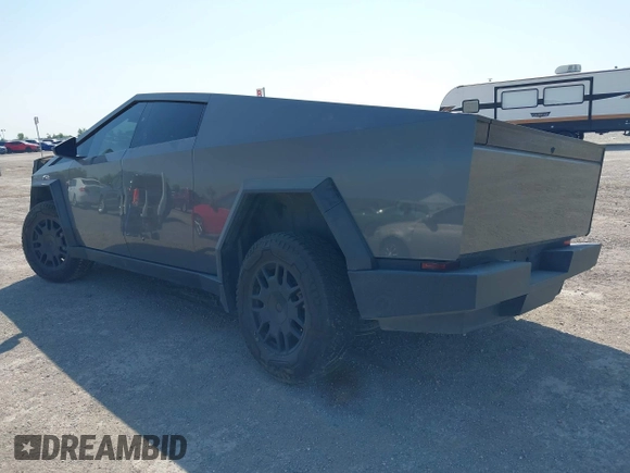 2024 Tesla Cybertruck z VIN 7G2CEHED4RA024805, wystawiony jako IAAI lot #42034257 z przebiegiem Nie podano mil oraz . Historia ofert i sprzedaży dostępna na DreamBid. Obrazek 3.