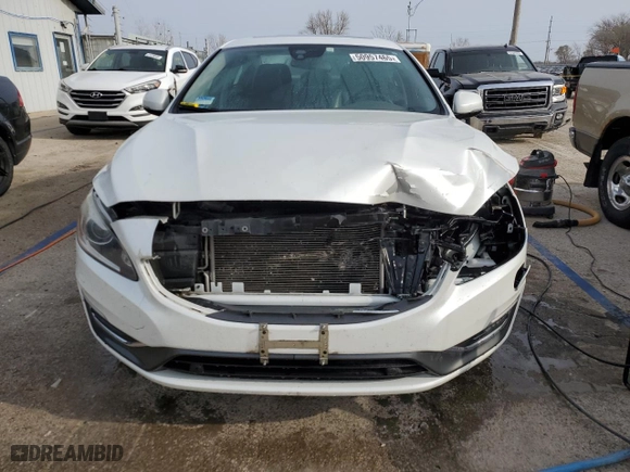 2014 Volvo S60 T5 with VIN YV1612FS9E1282128, listed as a Copart auction lot 50957465 with 86,447 mi miles and Salvage Title. Bid and sale history available at carsss.com. Image 5.