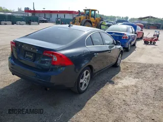 2012 Volvo S60 T5 with VIN YV1622FSXC2057110, listed as a IAAI auction lot 42122468 with 263,931 mi miles. Bid and sale history available at carsss.com. Image 4.