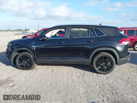 2025 Volkswagen Atlas SE z VIN 1V2JE2CA7SC201481, wystawiony jako IAAI lot #41246452 z przebiegiem 2 466 mil mil oraz . Historia ofert i sprzedaży dostępna na DreamBid. Obrazek 14.