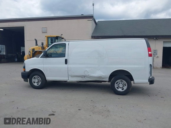 2018 Chevrolet Express Cargo with VIN 1GCWGAFPXJ1174685, listed as a IAAI auction lot 42577588 with 54,673 mi miles and . Bid and sale history available at DreamBid. Image 14.