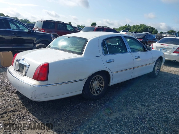 1999 Lincoln Town Car Signature with VIN 1LNHM82W0XY710627, listed as a IAAI auction lot 42440024 with 268,639 mi miles and . Bid and sale history available at DreamBid. Image 4.