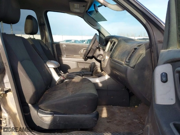 2006 Mazda Tribute s with VIN 4F2CZ94106KM00731, listed as a IAAI auction lot 41784139 with 268,463 mi miles. Bid and sale history available at carsss.com. Image 5.