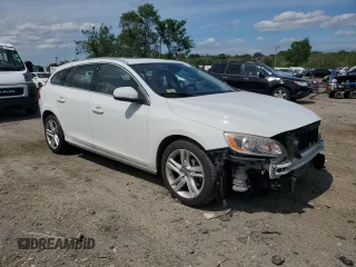 2015 Volvo V60 z VIN YV1612SD8F1199783, wystawiony jako Copart lot #55775985 z przebiegiem 163 589 mil mil oraz Szkoda całkowita • Salvage title. Historia ofert i sprzedaży dostępna na DreamBid. Obrazek 4.
