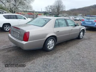 2002 Cadillac DeVille z VIN 1G6KD54Y32U108623, wystawiony jako IAAI lot #41957171 z przebiegiem 136 941 mil mil oraz . Historia ofert i sprzedaży dostępna na DreamBid. Obrazek 4.