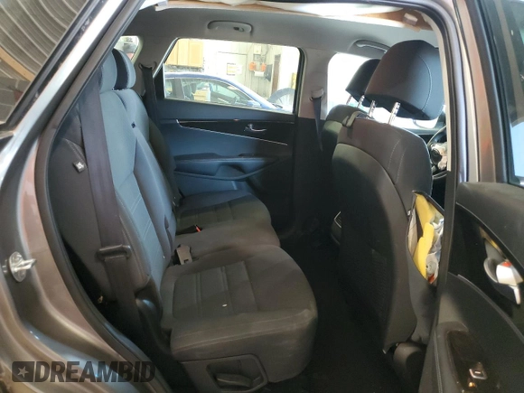 2017 Kia Sorento LX z VIN 5XYPGDA33HG293392, wystawiony jako Copart lot #62642604 z przebiegiem 73 242 mil mil oraz Szkoda całkowita • Salvage title. Historia ofert i sprzedaży dostępna na DreamBid. Obrazek 11.