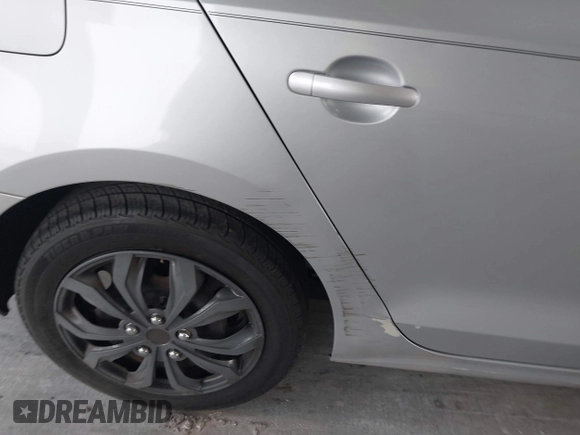 2013 Volkswagen Jetta SE z VIN 3VWDP7AJ6DM413781, wystawiony jako IAAI lot #42632312 z przebiegiem 153 273 mil mil oraz . Historia ofert i sprzedaży dostępna na DreamBid. Obrazek 13.
