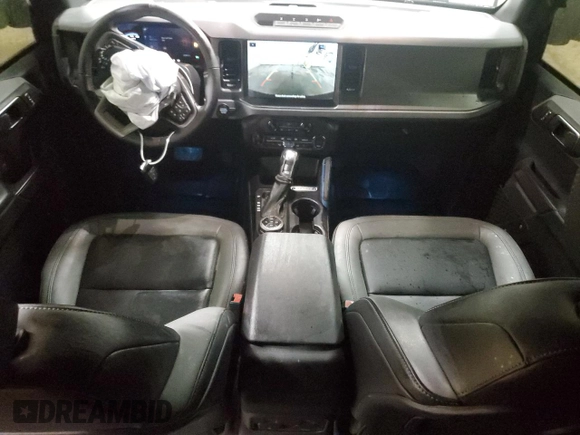 2024 Ford Bronco z VIN 1FMEE1BP7RLA56385, wystawiony jako Copart lot #50716535 z przebiegiem 6 120 mil mil oraz Czysty tytuł • Clean title. Historia ofert i sprzedaży dostępna na DreamBid. Obrazek 8.