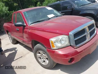 2006 Dodge Dakota SLT z VIN 1D7HE42N66S629432, wystawiony jako IAAI lot #42319636 z przebiegiem 187 086 mil mil oraz . Historia ofert i sprzedaży dostępna na DreamBid. Obrazek 1.