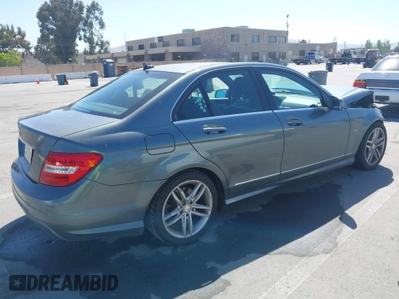 2012 Mercedes-Benz C 250 Sport с VIN WDDGF4HB2CA680837, выставлен на аукционе IAAI как лот 42385586 с пробегом 137 647 миль миль и . История ставок и продаж доступна на DreamBid. Изображение 4.