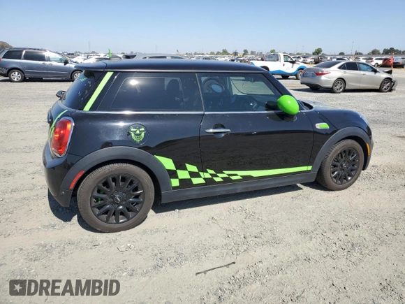 2018 MINI Hardtop Cooper with VIN WMWXP5C54J2G64015, listed as a Copart auction lot 61866865 with 32,927 mi miles and Salvage title. Bid and sale history available at DreamBid. Image 3.