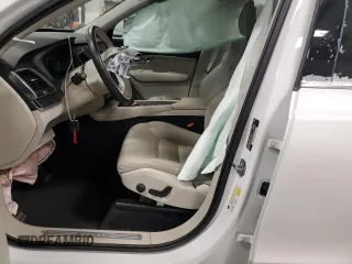 2020 Volvo XC90 Momentum with VIN YV4A22PK2L1546246, listed as a Copart auction lot 42031195 with 24,152 mi miles and Salvage Title. Bid and sale history available at carsss.com. Image 7.