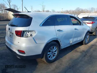 2020 Kia Sorento LX V6 with VIN 5XYPG4A5XLG622373, listed as a IAAI auction lot 41693857 with 120,485 mi miles. Bid and sale history available at carsss.com. Image 4.