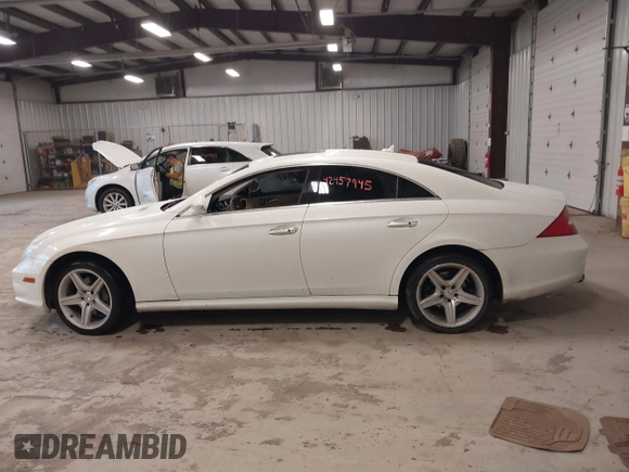 2008 Mercedes-Benz CLS 550 z VIN WDDDJ72XX8A130056, wystawiony jako IAAI lot #42457945 z przebiegiem 111 662 mil mil oraz . Historia ofert i sprzedaży dostępna na DreamBid. Obrazek 14.