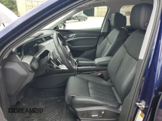 2021 Audi e-tron Prestige z VIN WA1VAAGE6MB016508, wystawiony jako Copart lot #64883204 z przebiegiem 44 953 mil mil oraz Szkoda całkowita • Salvage title. Historia ofert i sprzedaży dostępna na DreamBid. Obrazek 7.