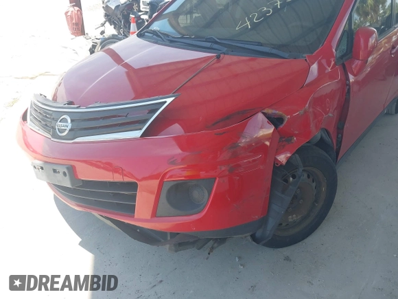 2011 Nissan Versa S z VIN 3N1BC1CP0BL505284, wystawiony jako IAAI lot #42375919 z przebiegiem 105 571 mil mil oraz . Historia ofert i sprzedaży dostępna na DreamBid. Obrazek 6.