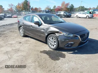 2015 Mazda 3 i Grand Touring z VIN 3MZBM1W79FM125797, wystawiony jako IAAI lot #40702768 z przebiegiem 123 189 mil mil oraz . Historia ofert i sprzedaży dostępna na DreamBid. Obrazek 1.